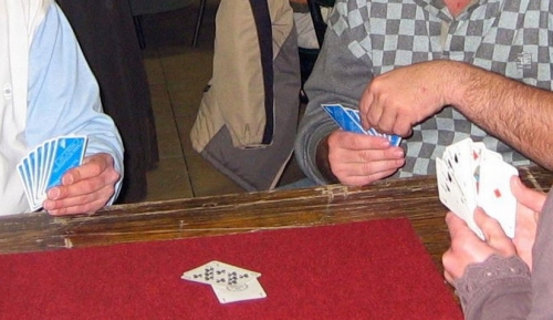 sonnac-sur-l'hers belote