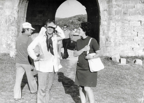 1971 Jacques Chancel, au château de Puivert avec Malou Octobre.jpg