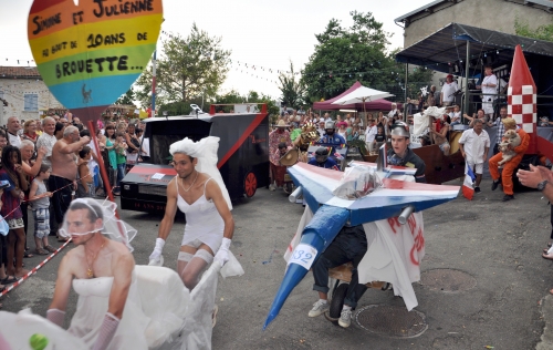 fêtes du cazal,course à la brouette