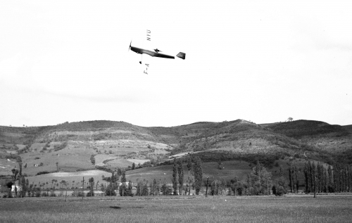008 Avion 002.jpg